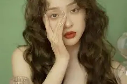 顶流女星红毯互撕太刺激！站位暗战+造型翻车现场曝光内娱潜规则被扒