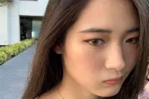 “耍大牌”被富婆贴脸开大口碑下滑是真性情还是低情商？
