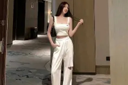 中秋晚会变“预制菜”？明星集体假唱穿帮主持人尬聊太敷衍
