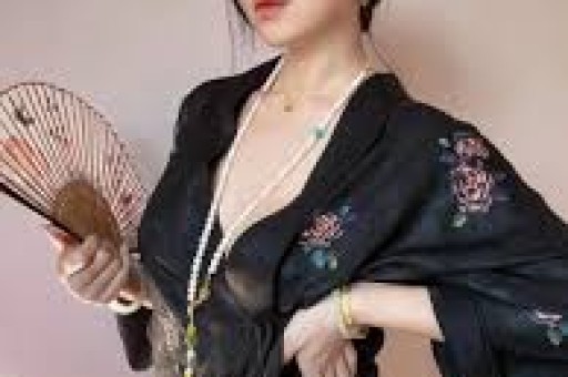 网红董宇辉卖假货求神保佑 网红董宇辉卖假货求神保佑